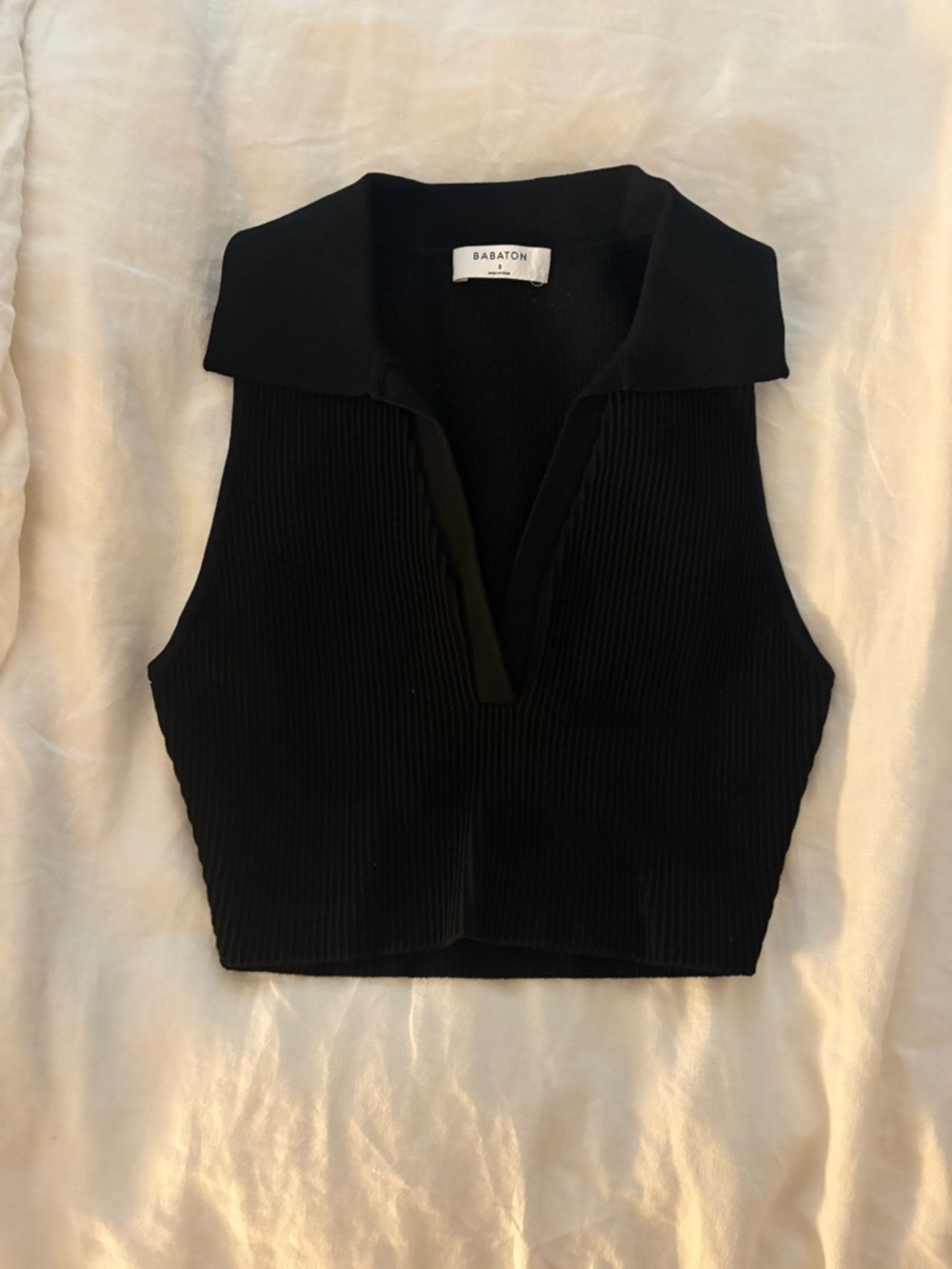 Babaton Black Ribbed V-Plunge Polo Crop Tank